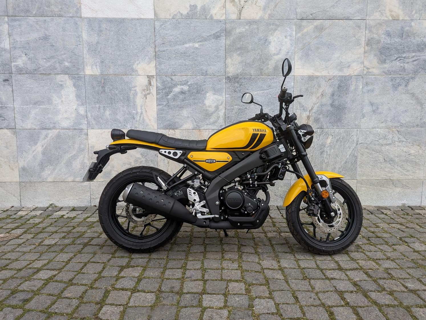 YAMAHA XSR125