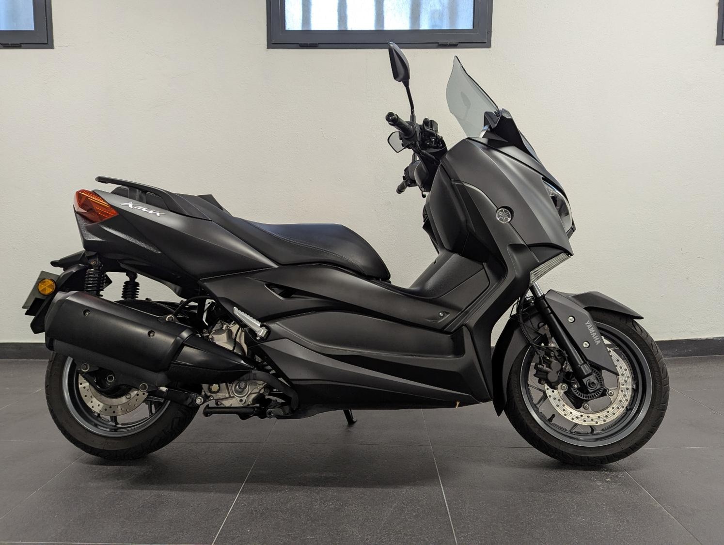 YAMAHA XMAX300
