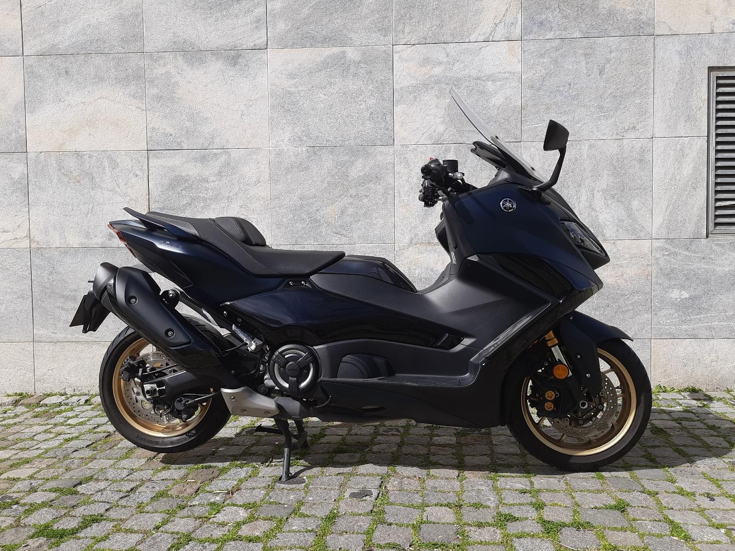 YAMAHA TRACER 9