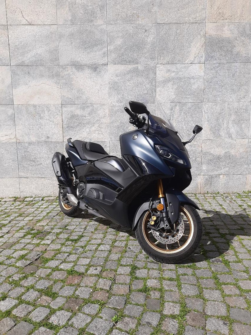 YAMAHA TRACER 9