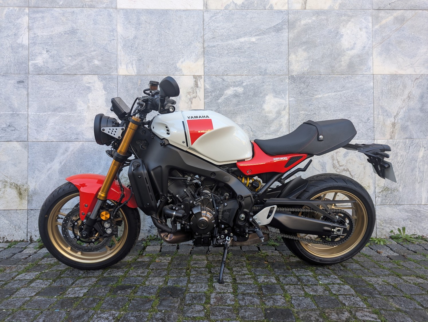 YAMAHA XSR900 – Moto de Serviço