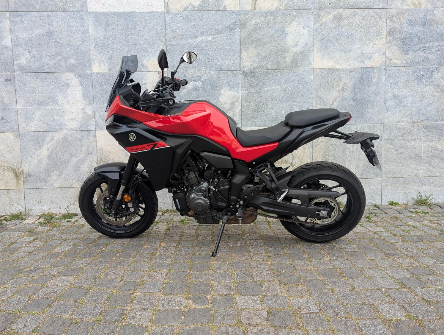 YAMAHA TRACER 7 – Moto de Serviço