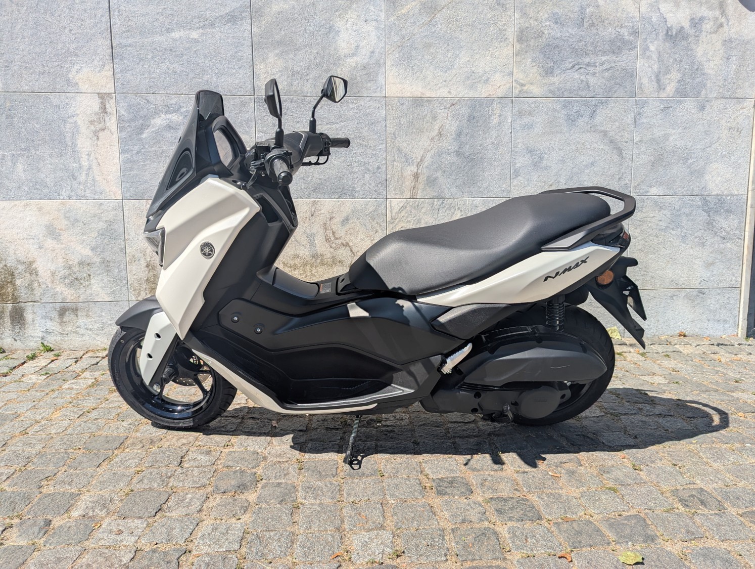YAMAHA NMAX 125 – Moto de Serviço